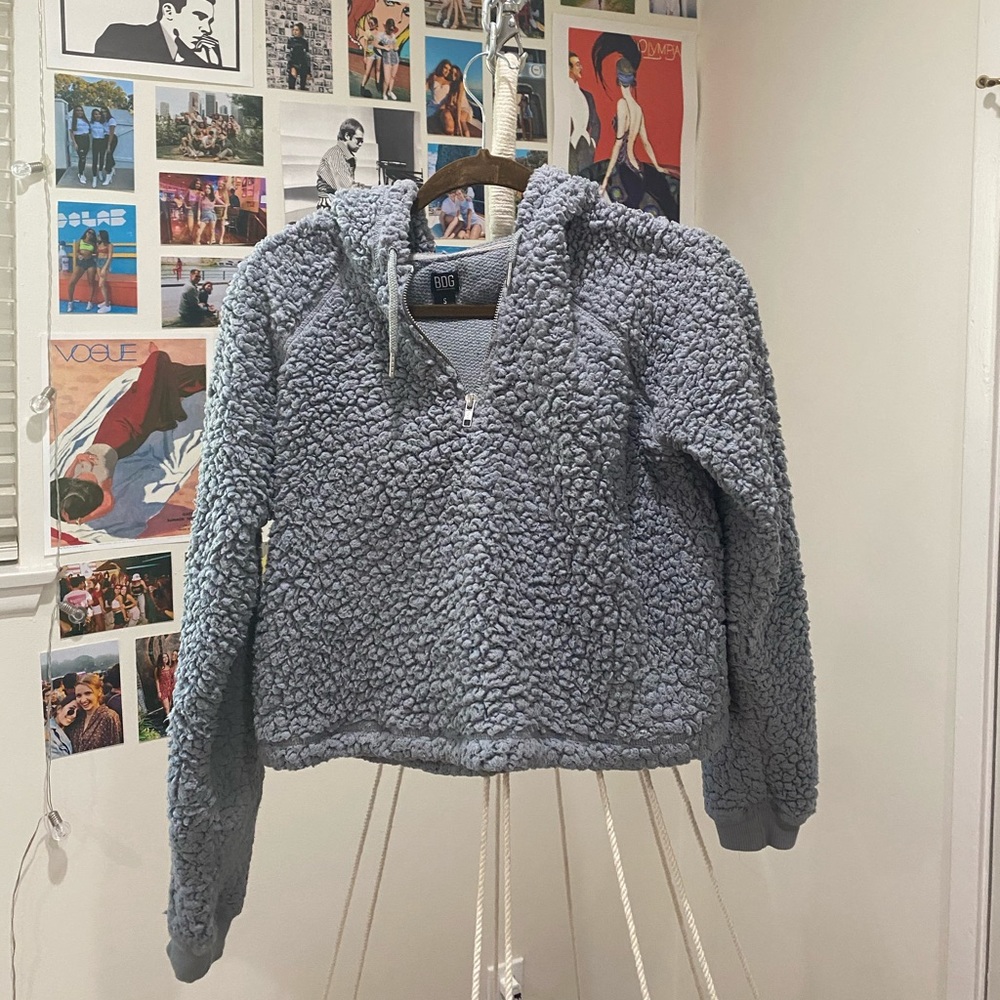 Super soft urban cropped hoodie!!